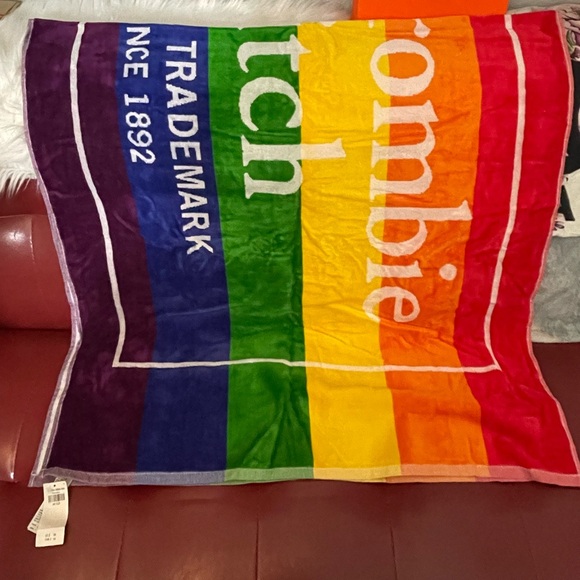 ABERCROMBIE & FITCH RAINBOW 🌈 BEACH 🏝️ 🏖️ TOWEL NWT - Picture 3 of 15